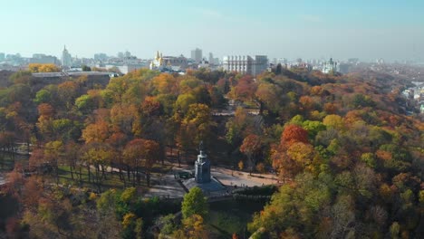 Blick-auf-das-Denkmal-für-Wladimir-den-Täufer