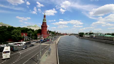 Blick-auf-den-Moskauer-Kreml-an-einem-sonnigen-Tag,-Russland---Moskauer-Architektur-und-Wahrzeichen,-Moskauer-Stadtbild