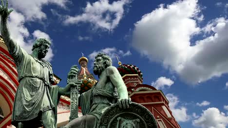 Monumento-a-Minin-y-Pojarsky-(fue-construido-en-1818),-la-Plaza-Roja-en-Moscú,-Rusia