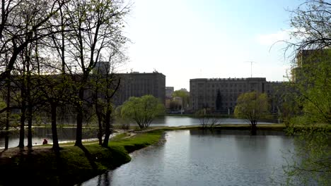 the-views-of-the-city-and-ponds-in-the-city-Park