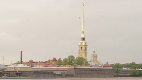 Peter-and-Paul-Fortress-in-cloudy-day-in-summer---St.-Petersburg,-Russia