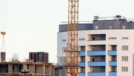 Gießen-von-Beton-in-einem-neu-gebauten-Haus