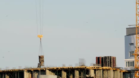 Gießen-von-Beton-in-einem-neu-gebauten-Haus