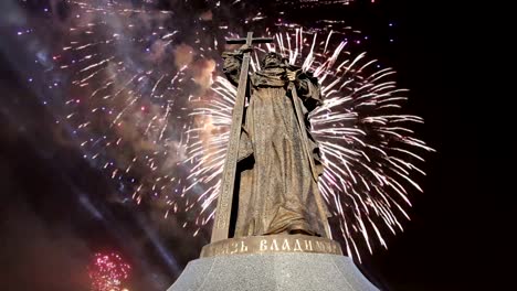 Fireworks-over-the-Monument-to-Holy-Prince-Vladimir-the-Great-on-Borovitskaya-Square-in-Moscow-near-the-Kremlin,-Russia.--The-opening-ceremony-took-place-on-November-4,-2016