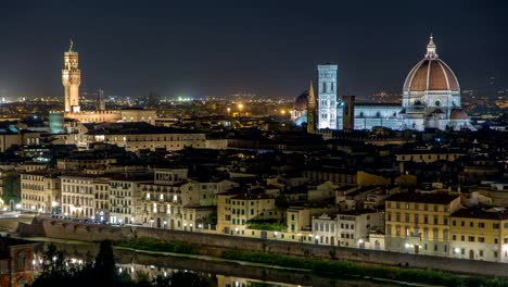 Famoso-timelapse-torre-del-Palazzo-Vecchio-de-Arnolfo-y-Basilica-di-Santa-Maria-del-Fiore-en-la-noche-en-Florencia,-Toscana,-Italia