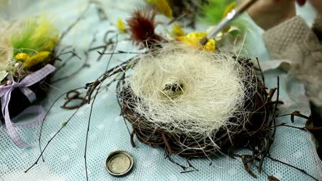 Los-niños-hacen-un-nido-para-las-aves,-nidos-para-aves