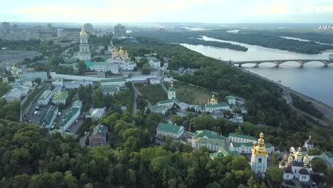 Vista-aérea-de-Kiev-Pechersk-Lavra,-Kiev,-Ucrania