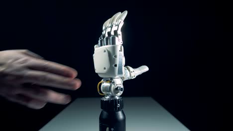 Bionic-arm-is-being-regulated-by-person's-touch