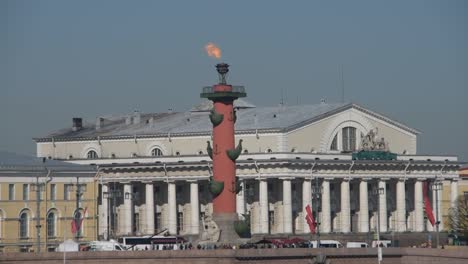 Der-Tag-leuchtete-die-Lichter-der-Schießsäule