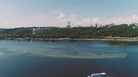 Stainless-Steel-Sculpture-of-Motherland-on-Bank-of-Dnieper-River,-Kiev,-Ukraine.