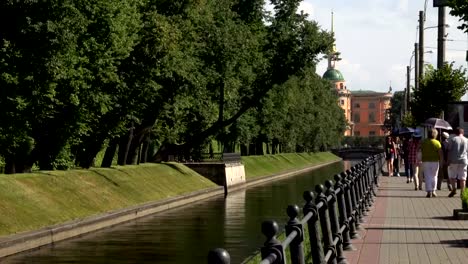 Der-Schwan-Kanal-in-St.-Petersburg.-4K.