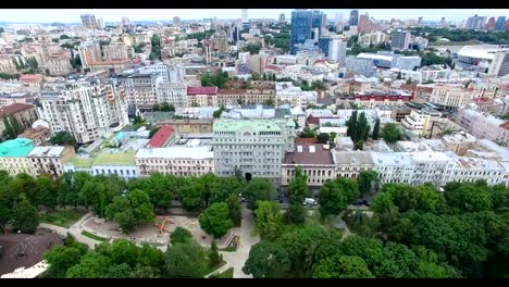 Monumento-de-Taras-Shevchenko-de-parque-urbano-de-Shevchenko-qué-ver-en-Kiev-de-Ukrain