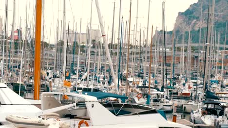 Masts-of-the-yachts-and-sailboats-in-the-harbor-or-bay-of-Barcelona