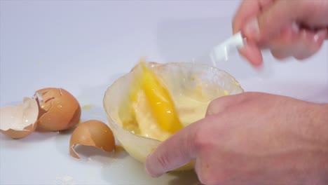 Break-the-egg-in-a-bowl-with-flour