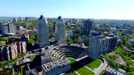 Luftaufnahme-der-Stadt-"Dnipro",-Twin-Towers