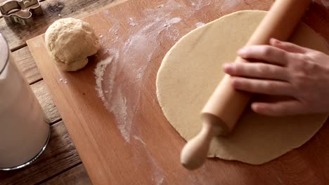 Galletas-de-Pascua-haciendo,-primer-plano