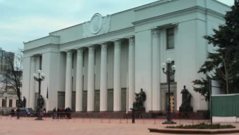 La-casa-del-parlamento-de-Ucrania.-Elecciones-a-Verkhovna-Rada-antecedentes.-Vista-desde-arriba-en-la-calle-hrushevsky