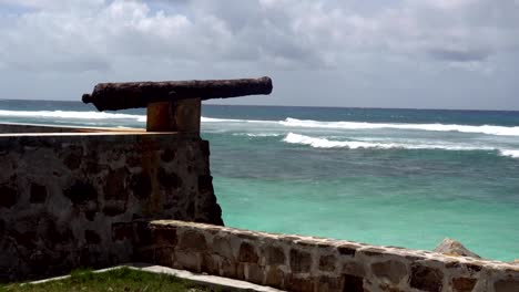 Old,-rusty-gun-stands-on-the-remains-of-the-wall