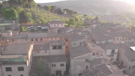 Aerial-shot.-Beautiful-Italian-Tuscany.-Town-in-Tuscany,-San-Gimignano.-A-cozy-evening-in-a-beautiful-place