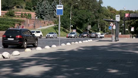 Tráfico-de-coches-clip-de-vídeo-de-la-ciudad-en-Kiev