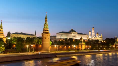 Moscú-Rusia-lapso-de-tiempo-4K,-horizonte-de-la-ciudad-día-a-noche-lapso-de-tiempo-en-el-Palacio-del-Kremlin-Plaza-Roja-y-río-Moscú