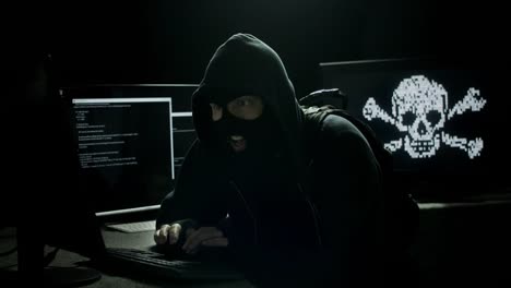 Internet-Piracy-Hacker-Caught-and-Running-Away