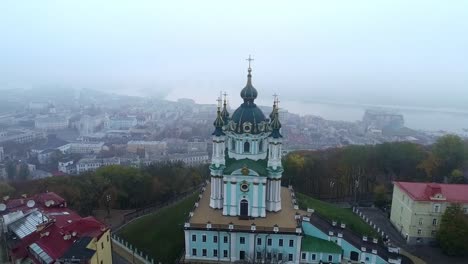 Vista-aérea-de-la-ciudad-de-Kiev-niebla-en-otoño.-Hd