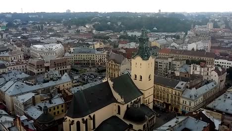 Luftbild-erzkathedralen-Basilica-der-Annahme-der-seligen-Jungfrau-Maria,-Lemberg