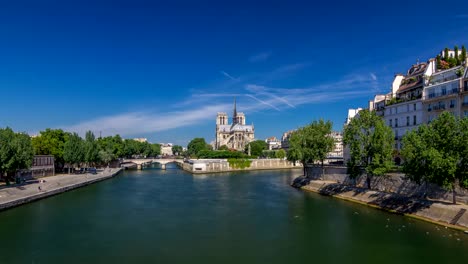 Seine-und-Notre-Dame-de-Paris-Timelapse-Hyperlapse-ist-eines-der-berühmtesten-Wahrzeichen-von-Paris