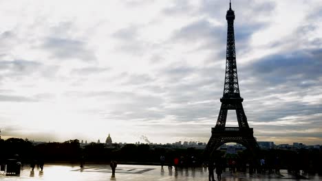 Tourists-walking-near-Eiffel-Tower-in-overcast-day