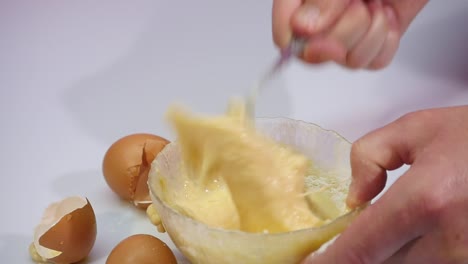 Break-the-egg-in-a-bowl-with-flour-slow-motion