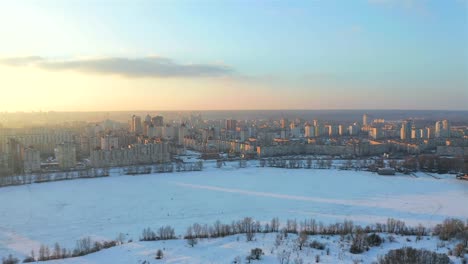 Luftaufnahme-des-Obolon-Kreis-Kiew-Stadt-im-Winter,-Ukraine