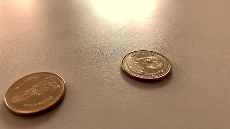 Monedas-en-la-caída-en-cámara-lenta.