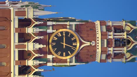 Spassky-Tower-with-clock-face-in-Moscow,-Russia-in-4k