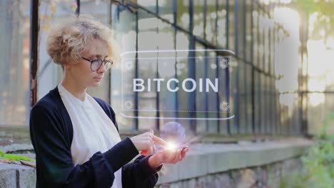 Rubia-utiliza-holograma-Bitcoin