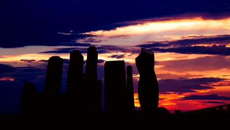 Timelapse-Silhouette-der-Hochhäuser-International-Business-Center-City-auf-Sonnenuntergang-in-Moskau-Russland