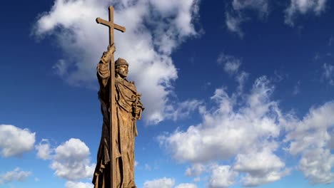 Monumento-al-Santo-Príncipe-Vladimir-el-grande-en-cuadrado-de-Borovitskaya-en-Moscú-cerca-del-Kremlin,-Rusia.--La-ceremonia-de-apertura-tuvo-lugar-el-04-de-noviembre-de-2016