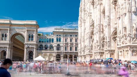 Kathedrale-Duomo-di-Milano-und-Vittorio-Emanuele-der-Zeitraffer-der-Galerie-Platz-Piazza-Duomo-an-sonnigen-Sommertag,-Mailand,-Italien