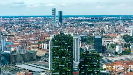 Vista-aérea-de-Milán-de-modernas-Torres-y-rascacielos-y-la-estación-de-tren-de-Garibaldi-en-el-negocios-distrito-timelapse