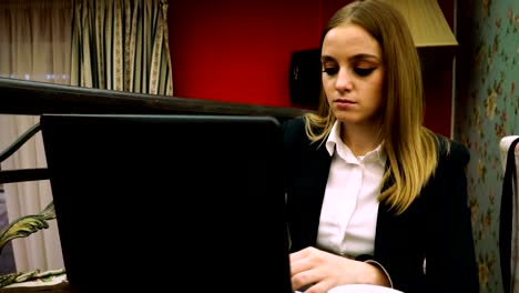 The-girl-in-the-cafe-sitting-behind-his-own-laptop