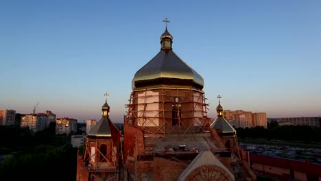 Luftaufnahme-des-errichteten-Kirche-in-Lemberg,-Ukraine.