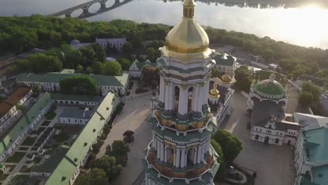 Vista-aérea-del-monasterio-de-Kiev-Pechersk-Lavra-ucraniano-ortodoxo