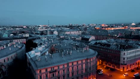 Übernachtung-in-Sankt-Petersburg,-Russland.-Stadt-von-oben-Straßen-und-Flüsse,-filmische-Drohne-Video,-historische-Gebäude-der-nördlichen-Hauptstadt