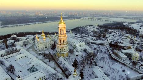 Kiev-Pechersk-Lavra.-Nieve-que-cae-en-invierno.-Kiev,-Ucrania