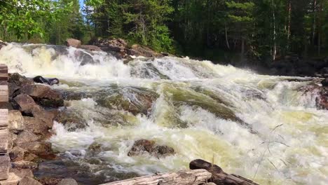 Time-lapse-video-of-small-waterfall