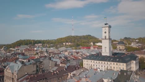 Ciudad-aérea-de-Lviv,-Ucrania.-Ciudad-Europea.-Zonas-populares-de-la-ciudad.-Ayuntamiento