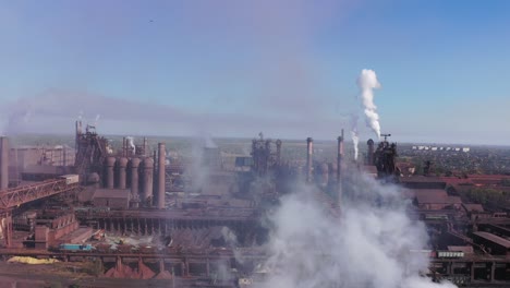 Rauch,-Staub,-Smog-aus-einer-metallurgischen-Anlage