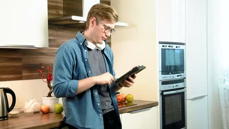 Young-man-using-digital-tablet-chatting-in-social-network