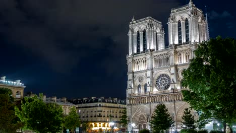 Nacht-Ansicht-von-Notre-Dame-de-Paris-Timelapse,-Frankreich