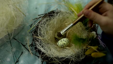 Los-niños-hacen-un-nido-para-las-aves,-nidos-para-aves